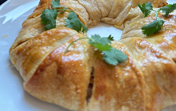 anillo de croissant relleno de pollo