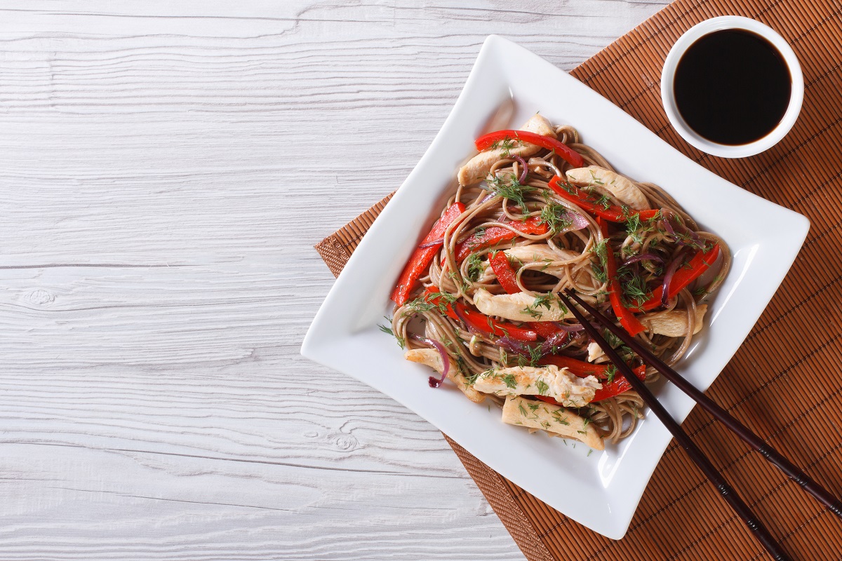 Receta de sopa de fideos soba con pollo