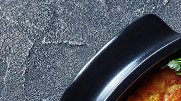 Chuletas de cerdo con papas y cebolla