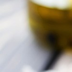 plato de ensalada de pollo con manzana