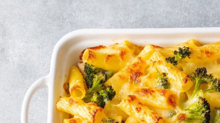 deliciosos macarrones gratinados con brocoli