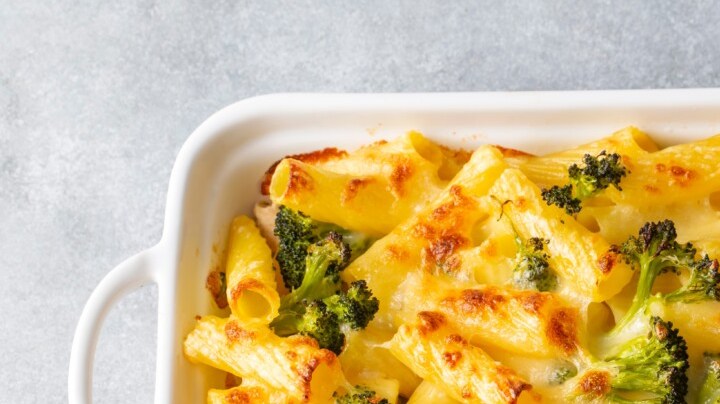 deliciosos macarrones gratinados con brocoli