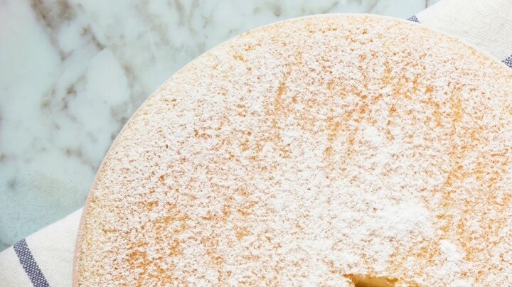Bizcocho vegano de chocolate blanco