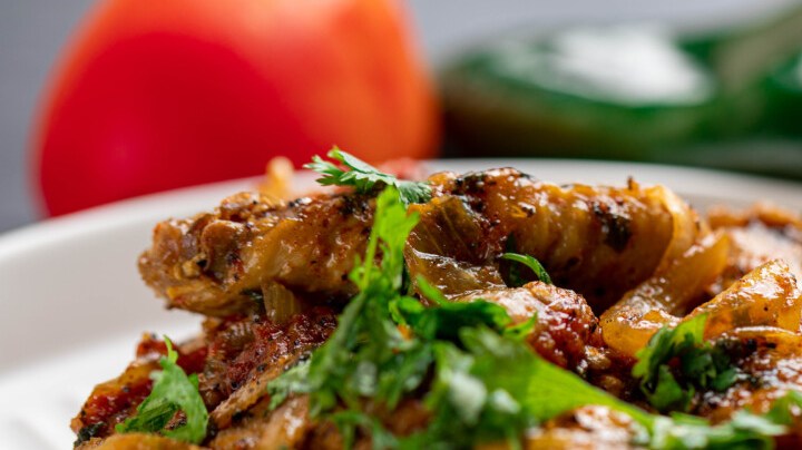 alitas de pollo encebolladas