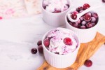 helado de yogurt de frutos rojos