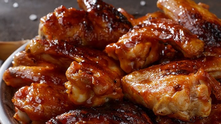 Alitas de pollo con manzana