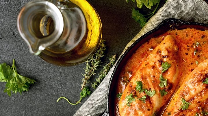 Pechuga de pollo con salsa puttanesca