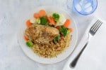 Pechuga de pollo con quinoa y vegetales al vapor