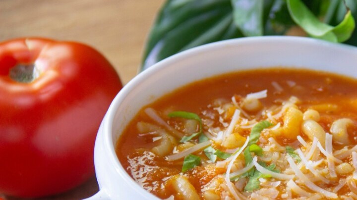 sopa de tomate con pasta