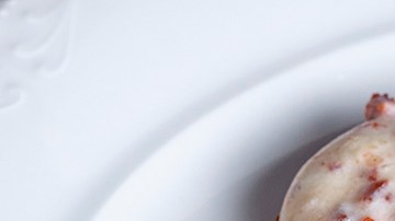 plato con pechugas en salsa de queso