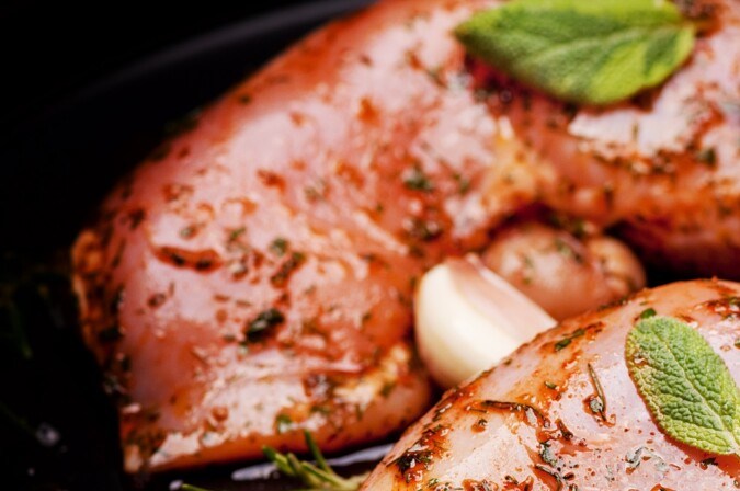 muslos de pollo al ajillo