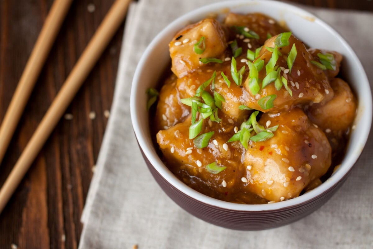 Pechuga de pollo con salsa de jengibre y sésamo