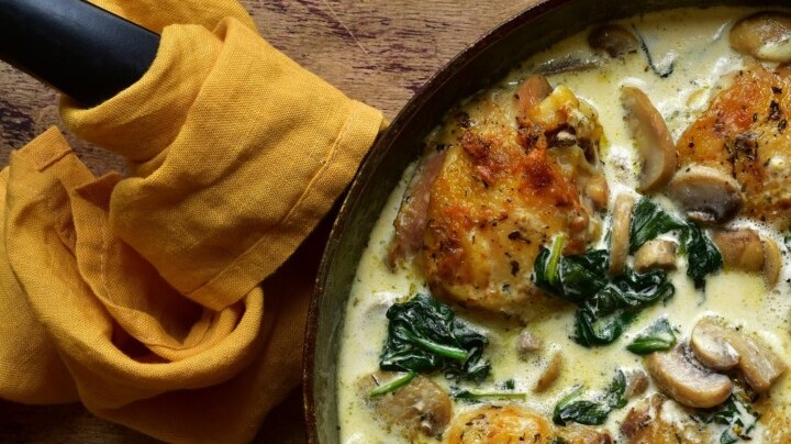 muslos de pollo en salsa de champiñones