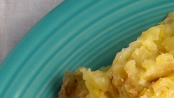 chuletas encebolladas al vino