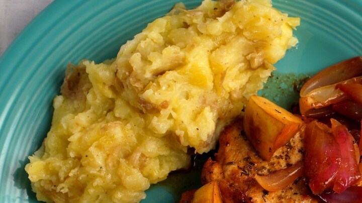 chuletas encebolladas al vino