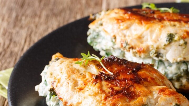 pollo relleno con espinacas y queso feta