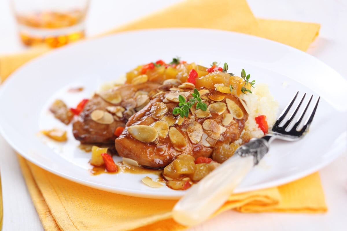 pollo en salsa de almendras