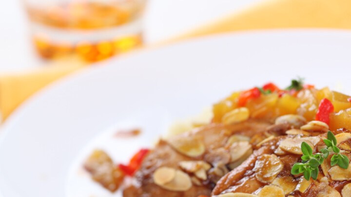 pollo en salsa de almendras