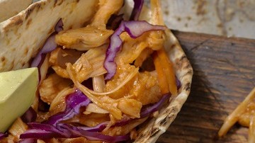 tacos de cerdo desmenuzado en olla de coccion lenta