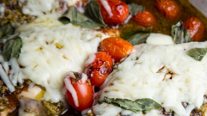 Pechuga de pollo con pesto y mozzarella