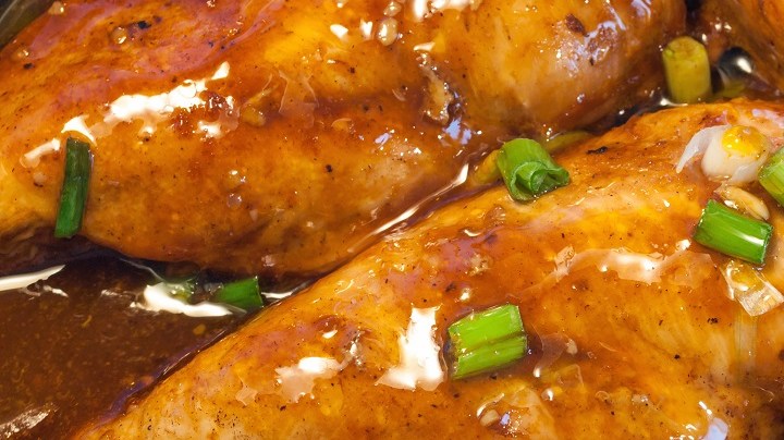 Pechuga de pollo con salsa de tamarindo