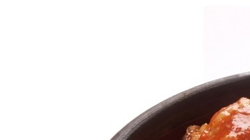 albóndigas de frijol en salsa de tomate