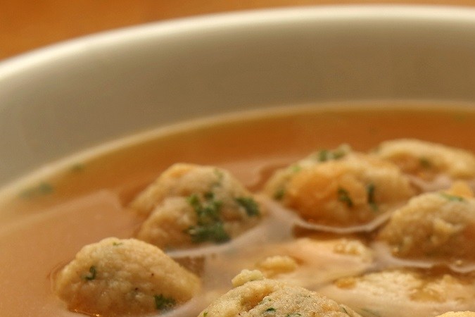 Albóndigas de calabaza y quinoa en salsa de coco.