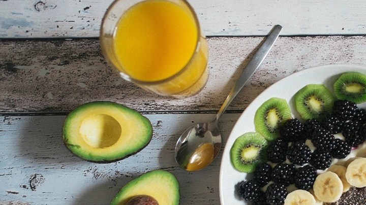 bol de frutas y cereales