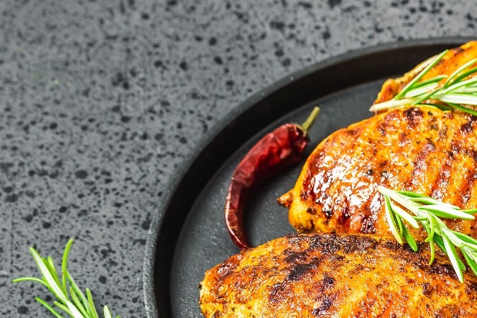 Pollo relleno de jamón serrano y queso mozzarella.