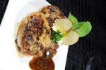 Pollo relleno de manzanas caramelizadas y nueces