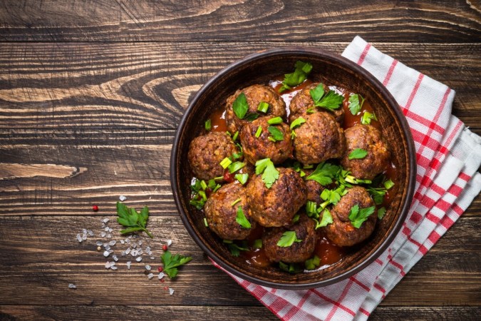 Albóndigas de cordero con menta y tzatziki