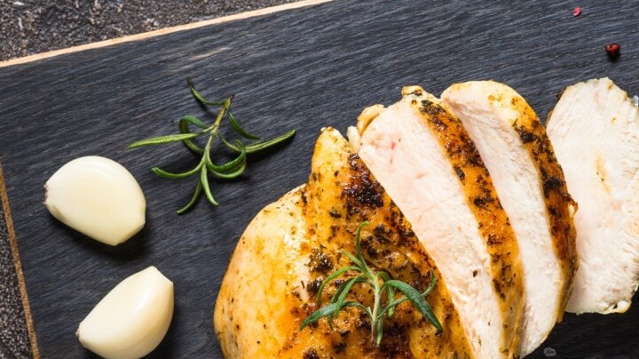 Pechuga de pollo con salsa tzatziki