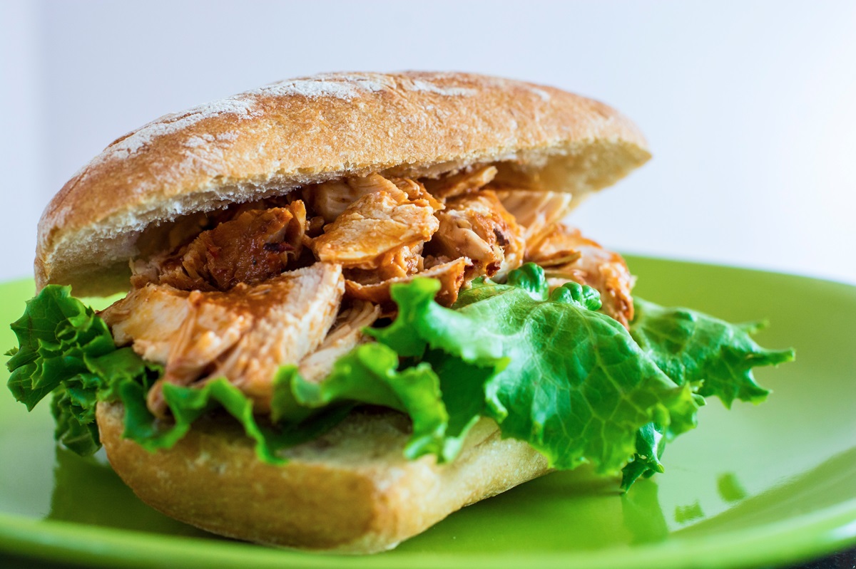 Sandwich de pulled chicken al estilo BBQ