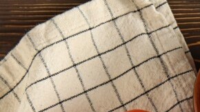 Albóndigas mediterráneas con aceitunas y alcaparras.