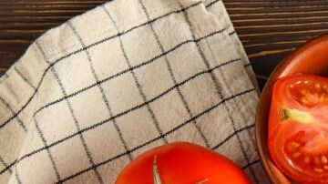 Albóndigas mediterráneas con aceitunas y alcaparras.