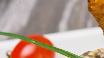 pollo relleno de champiñones y ajo cremoso