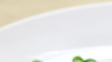 Pollo relleno de ricota, espinacas y piñones