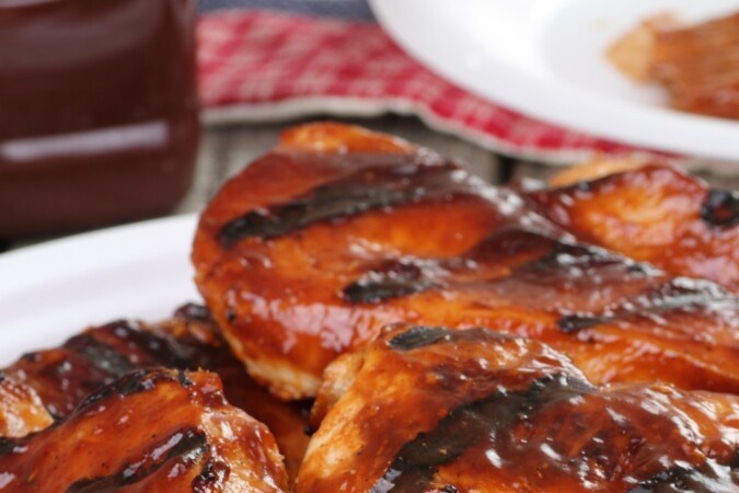 Pechuga de pollo a la parrilla con salsa barbacoa