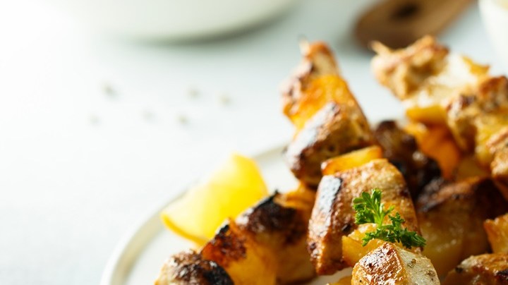 brochetas de pavo y piña