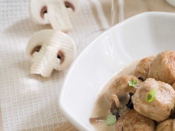albóndigas en salsa de champiñones