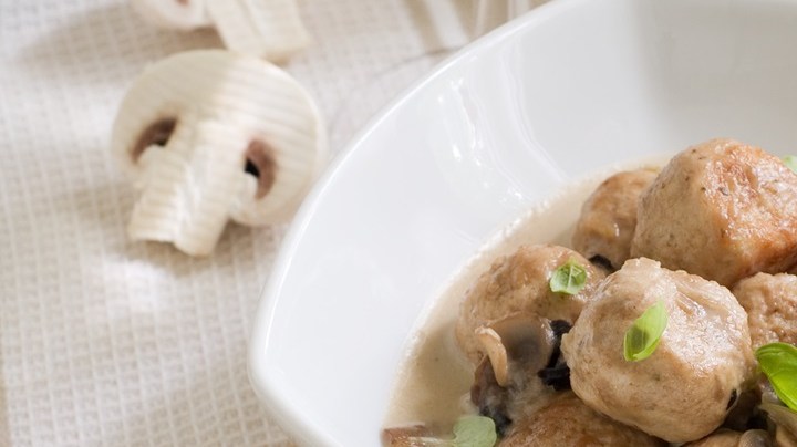 albóndigas en salsa de champiñones