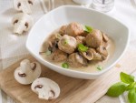albóndigas en salsa de champiñones