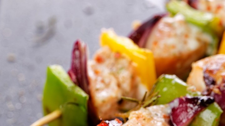 brochetas de pescado