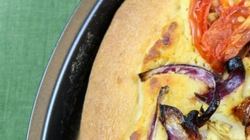 PIIZZA DE HUMMUS Y VEGETALES ASADOS