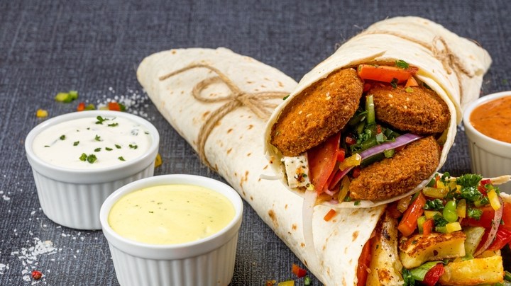 WRAP DE FALAFEL Y YOGUR