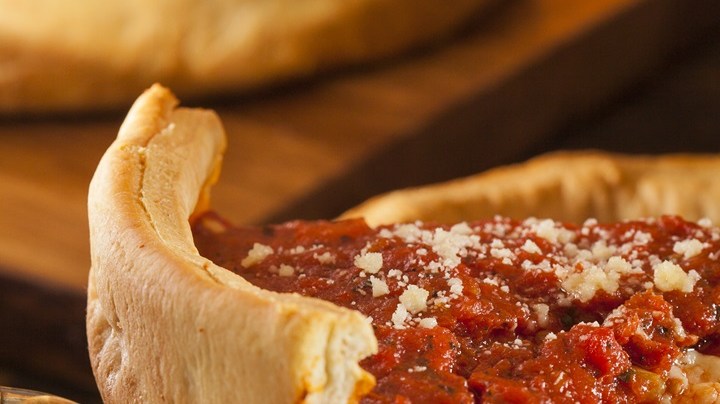 Deep dish pizza (pizza estilo Chicago)