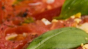 Pizza Caprese Vegana