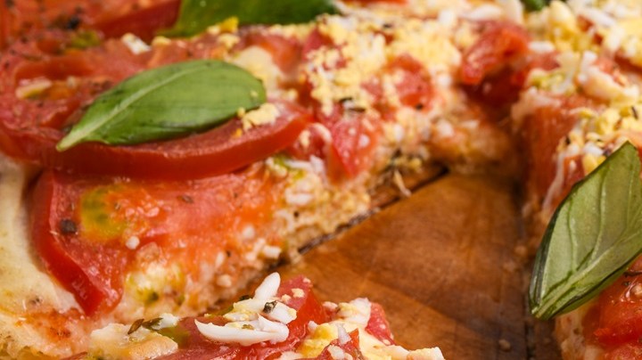 Pizza Caprese Vegana