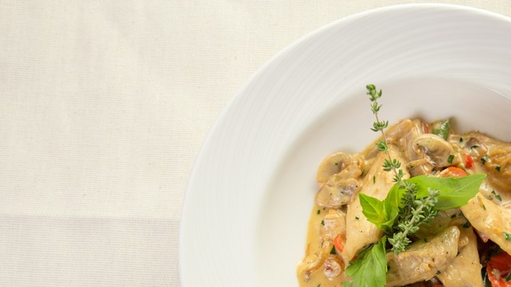 pavo con salsa de pimienta verde