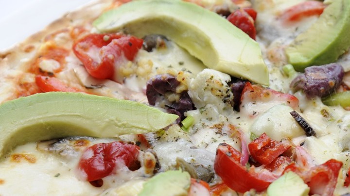 Pizza de Aguacate y Tomate Cherry